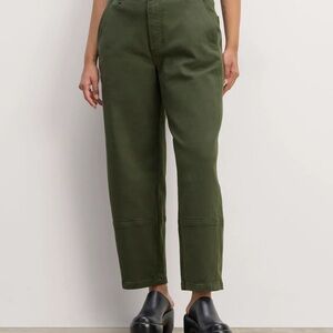 Everlane Kahki Olive Cargo Pants - barrel style
